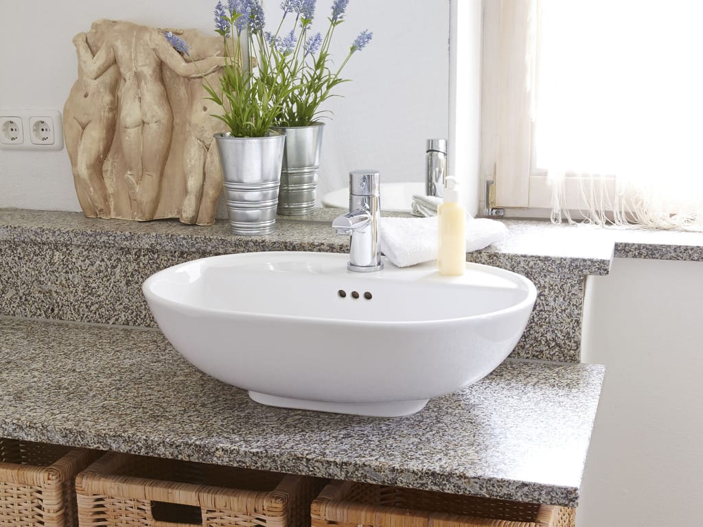 Modernes Badezimmer in der Ferienwohnung Ranesberger